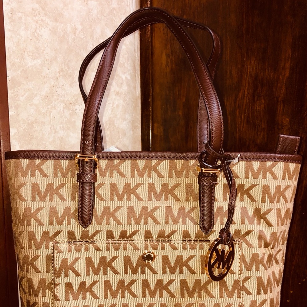 NWT Michael Kors Jet Set Tote Snap Pocket